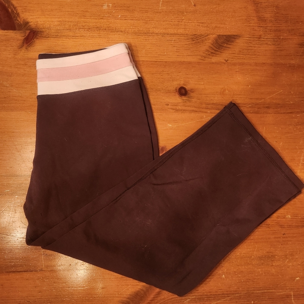 Tuff Athletics Brown & pink band capri yoga pants